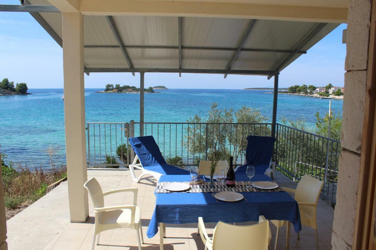 Apartments Andrea Vela Luka Bagian luar foto