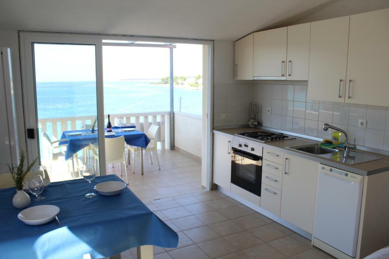 Apartments Andrea Vela Luka Bagian luar foto