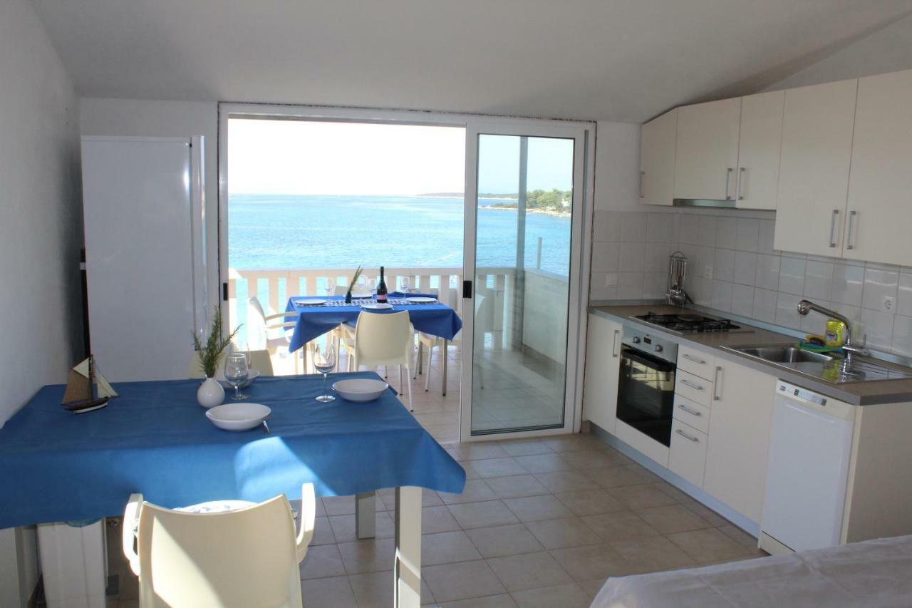 Apartments Andrea Vela Luka Bagian luar foto