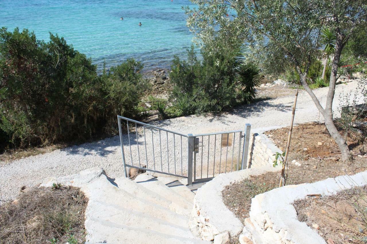 Apartments Andrea Vela Luka Bagian luar foto