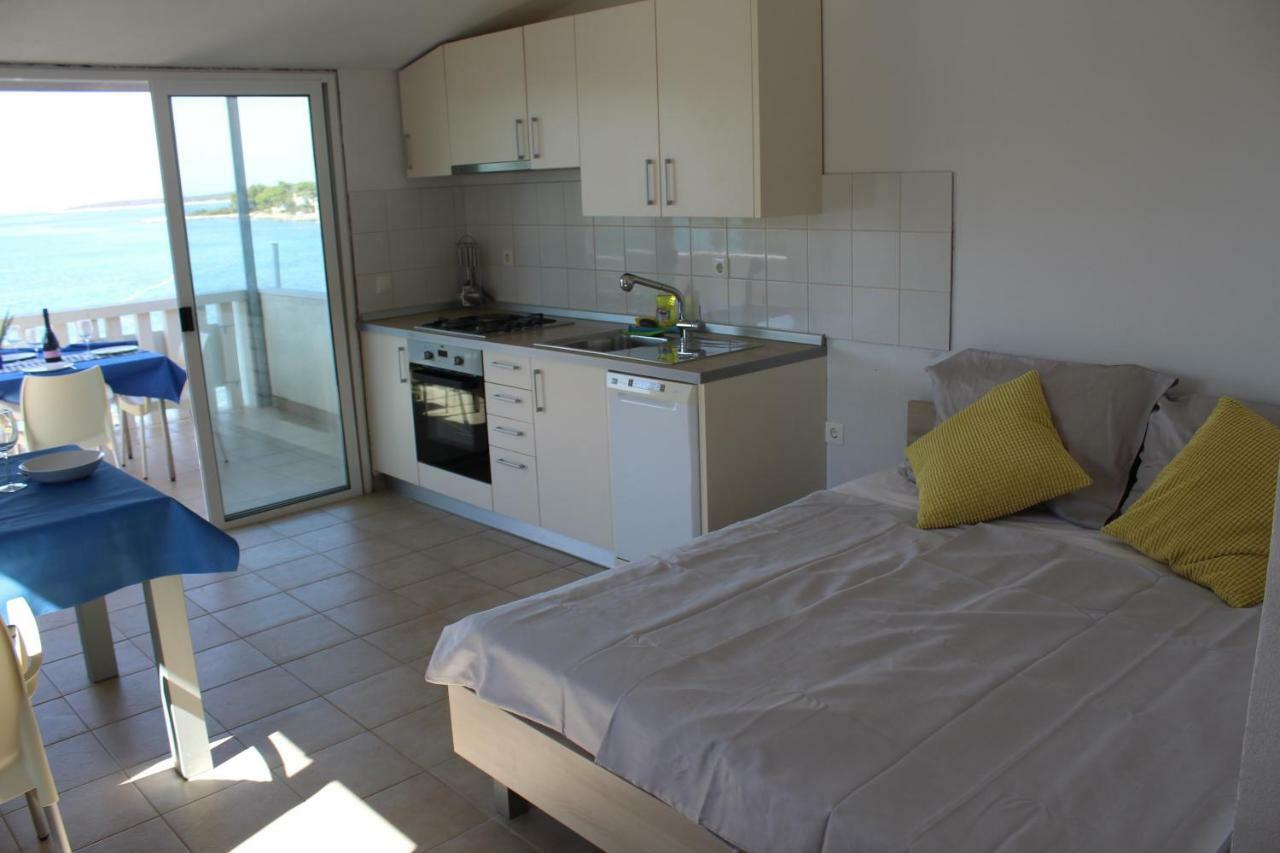 Apartments Andrea Vela Luka Bagian luar foto