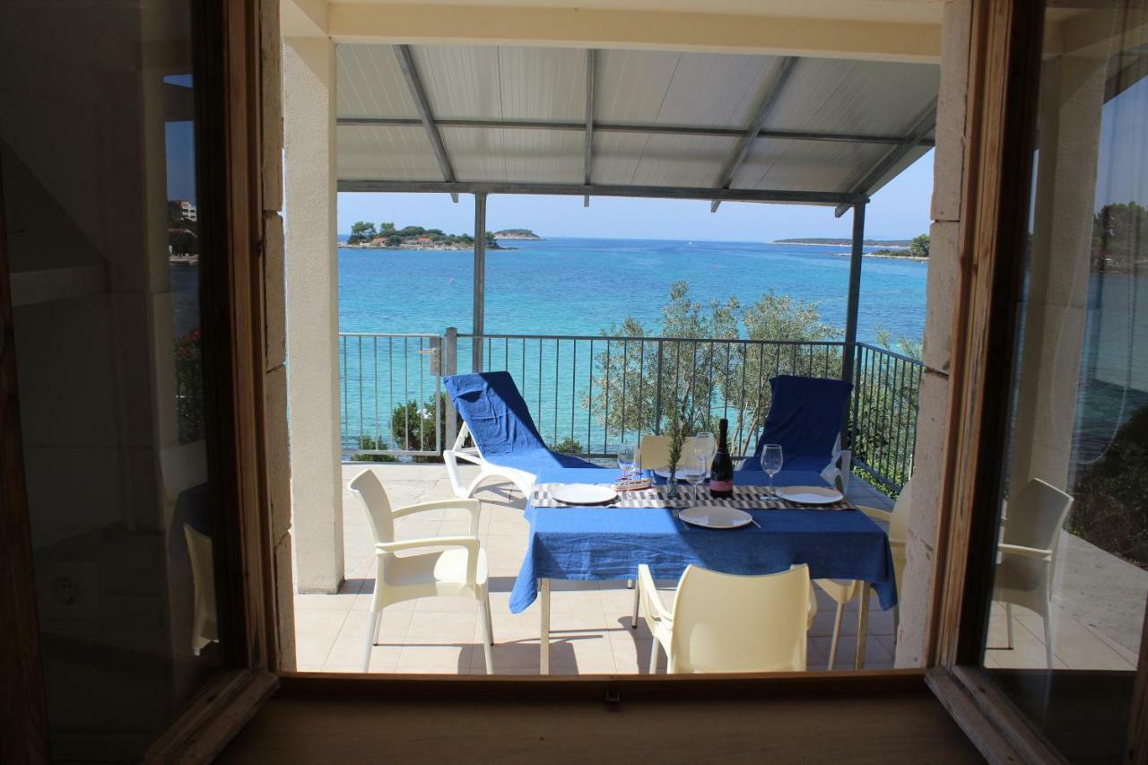 Apartments Andrea Vela Luka Bagian luar foto