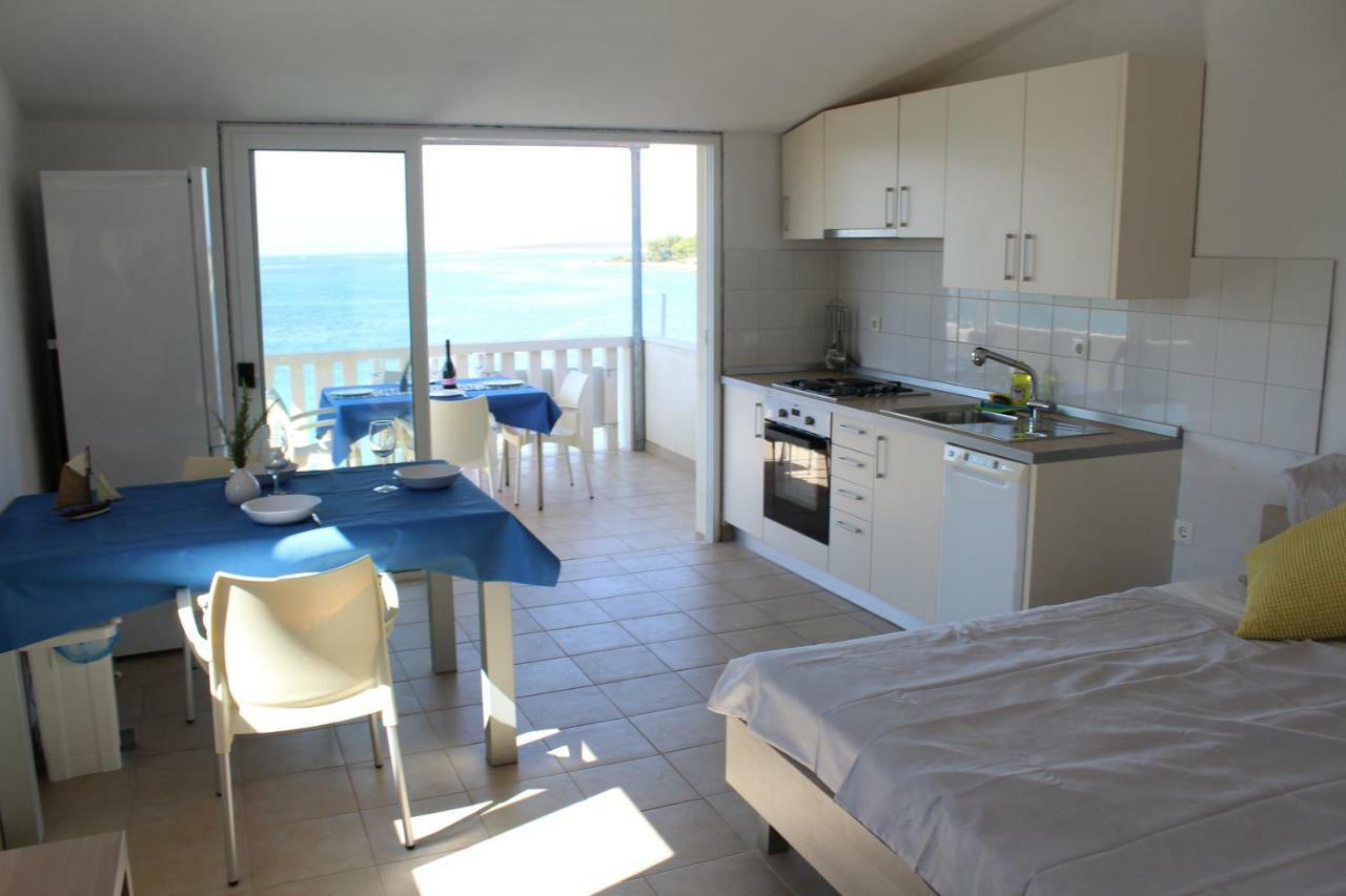 Apartments Andrea Vela Luka Bagian luar foto